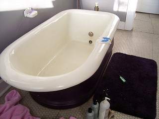 Refinishing a tub can be more affordable than buying a new one. But toxic chemicals can make the job fatal. Photo credit: Jeff Hart on Flick (this bathtub was not involved in the incident described in this post)